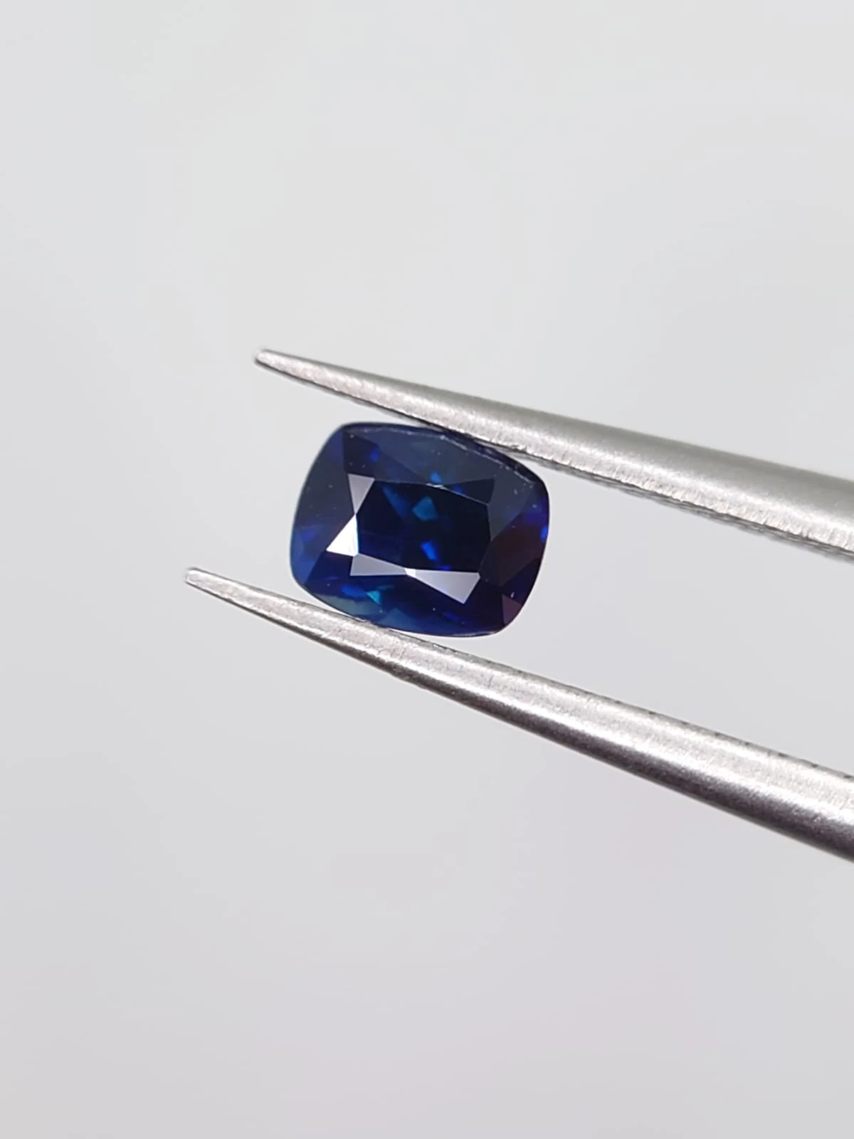 0.5ct Natural Royal Blue Sapphire from Nigeria — view 4